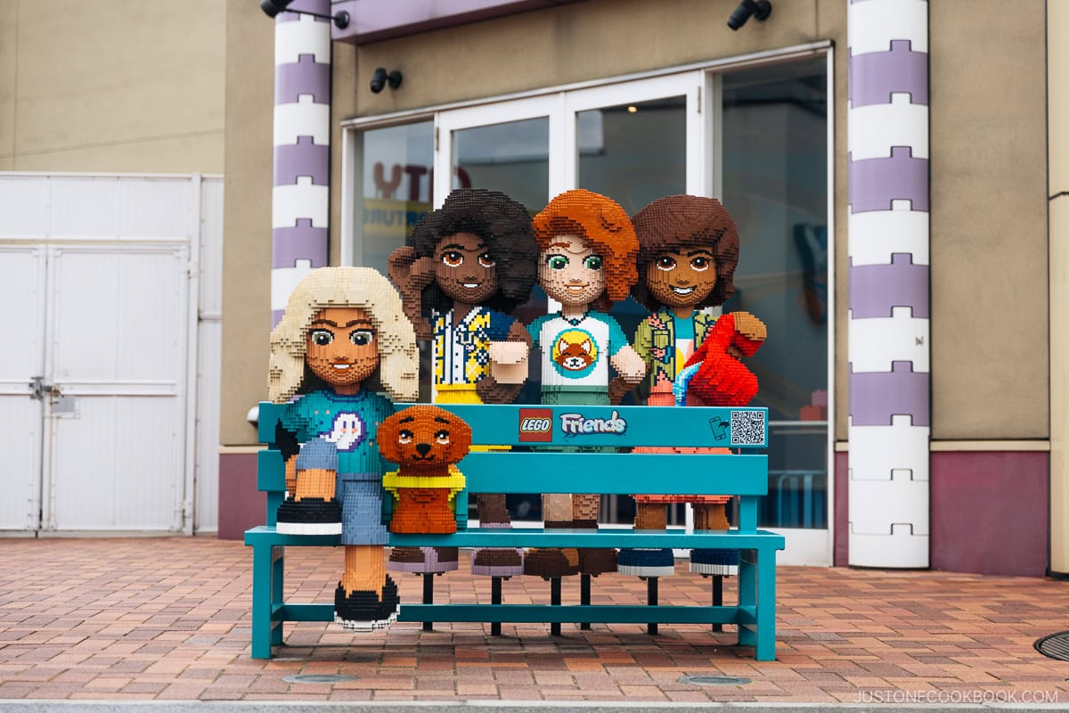 Персонажи Lego Friends